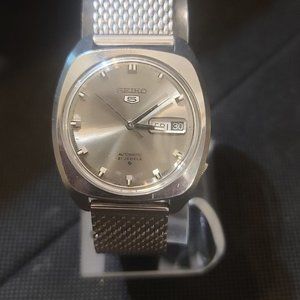 Vintage! Seiko 5  6119  Automatic Stainless Steel Men's Watch With Mesh Band